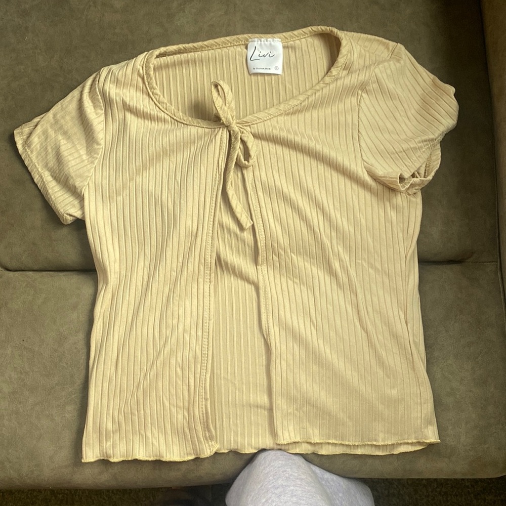 Livi Slit Top